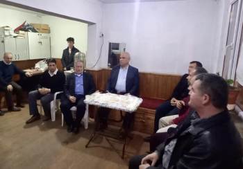 Her Ay Bir Kitap Okuyup Aralarında Müzakeresini Yapıyorlar
