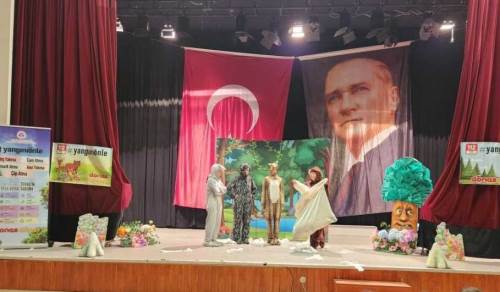 Her çocuğa bir fidan! Eskişehir’de anlamlı tiyatro etkinliği
