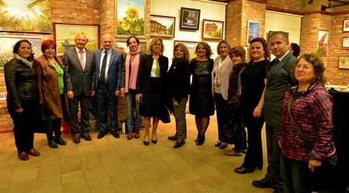 Her şey resimde gizli sanatseverlerle buluştu