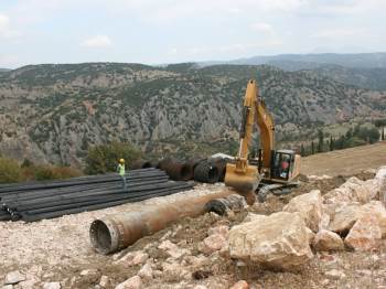 Heyelan Bölgesine Fora Kazık Çakılmaya Başladı
