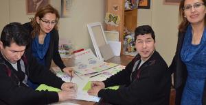 Hiç görmediği yerleri resmediyor