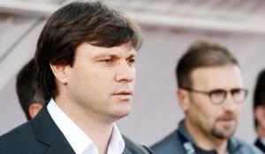 Hiç mutlu değilim