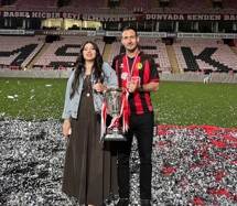 Hiç yalnız bırakmadı