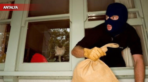Hırsızı silahla öldüren ev sahibine 2 yıl hapis