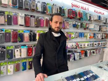 Hırsızlar Ne Yaptıysa Camı Kırıp İş Yerine Giremedi
