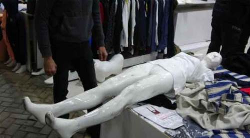 Hırsızlar şok etti! Mankeni bile soydular...