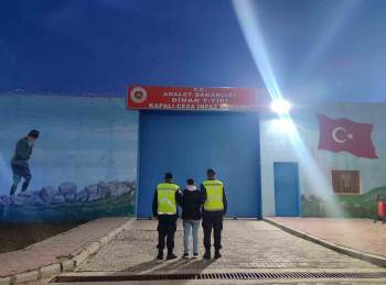 Hırsızlık Suçundan Aranan 3 Şahsı Jandarma Yakaladı
