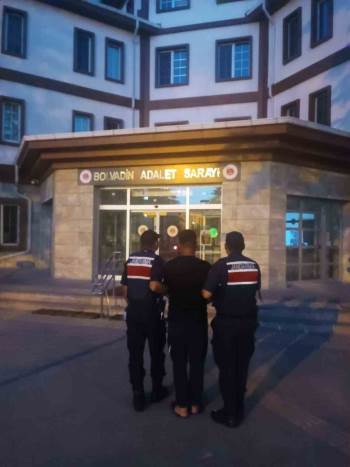 Hırsızlık Suçundan Aranan Şahıs Yol Kontrolünde Yakalandı
