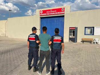 Hırsızlık Suçundan Aranan Şahsı Jandarma Yakaladı
