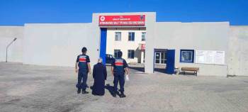 Hırsızlık Suçundan Aranan Şahsı Jandarma Yakaladı
