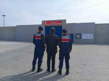 Hırsızlık Suçundan Aranan Şahsı Jandarma Yakaladı
