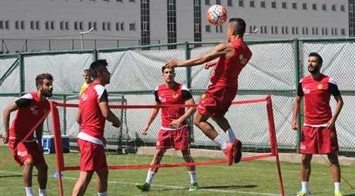 HIRSLI VE MÜCADELECİ TAKIM OLACAK