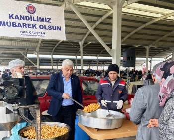 Hisarcık Belediyesi Kandil Lokması Dağıttı
