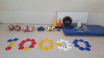 Hisarcık Cumhuriyet İlkokuluna Müzik, Spor Malzemesi Ve Bilgisayar Desteği
