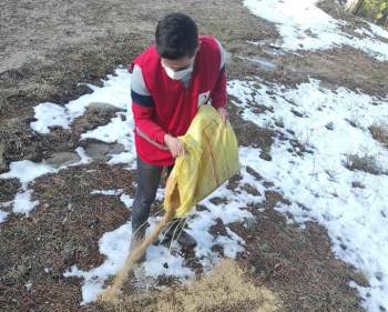 Hisarcık Kızılay Gönüllüleri Kuşlar İçin Doğaya Yem Bıraktı
