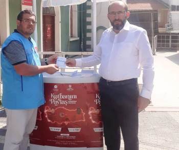 Hisarcık Müftüsü Akyol’Dan Kurban Bağışı
