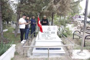 Hisarcık’Ta Arife Günü Vatandaşlar Mezarlığa Akın Etti
