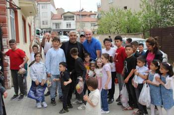 Hisarcık’Ta Bayram Adağı Dağıtma Geleneği
