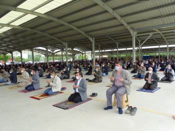 Hisarcık’Ta Cuma Namazları Artık Camilerde Kılınacak
