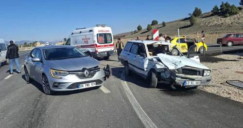Hisarcık’ta iki otomobil çarpıştı: 1 yaralı