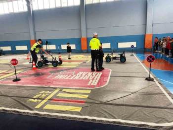 Hisarcık’Ta İlkokul Öğrencilerine Uygulamalı Ve Teorik Trafik Eğitimi
