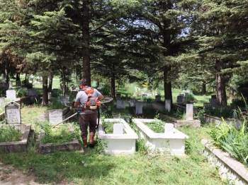 Hisarcık’Ta Mezarlık Temizliği
