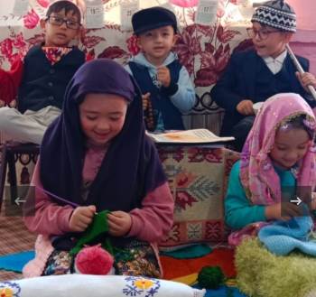 Hisarcık’Ta Minikler Yaşlılar Gibi Giyinip, Onlar Gibi Davrandılar
