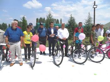 Hisarcık’Ta Öksüz Ve Yetim Çocuklara Bayram Hediyesi Bisiklet Dağıtıldı
