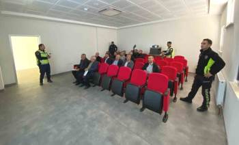 Hisarcık’Ta Okul Servis Şoförlerine Trafik Güvenliği Eğitimi
