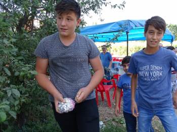 Hisarcık’Taki Düğünlerde İlginç Selamlaşma
