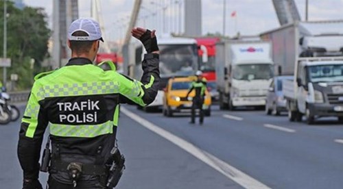 Hız limitini aşan sürücü yandı!