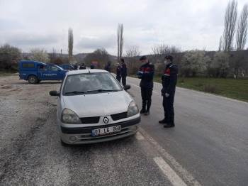 Hocalar’A Komşu İlçe Banaz’Dan Kaçak Geçişleri Önlemek İçin Köy Yollarını Toprakla Kapatıldı

