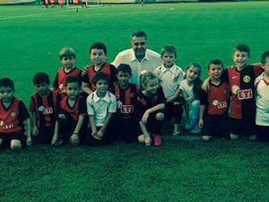 Hoşcan, minikleri ziyaret etti