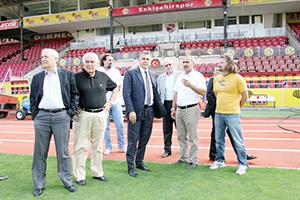 Hoşcan stadyumu inceledi