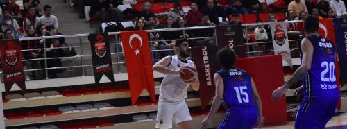 Hüseyin Emre 15 sayı attı