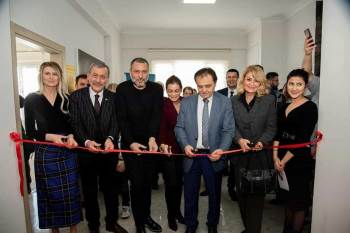 Hüsnü Şenlendirici Sanat Akademisi Açılışına Katıldı
