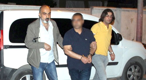 Husumetli olduğu kişiyi iş yerinde bıçakladı