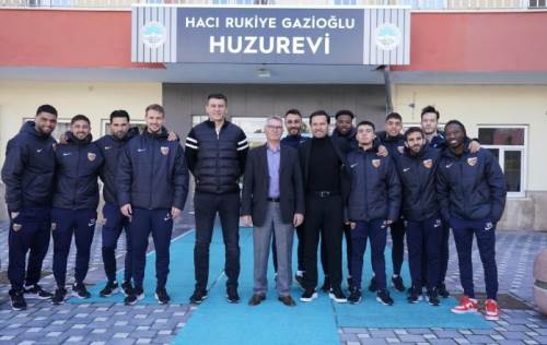 Huzurevi sakinlerine moral verildi