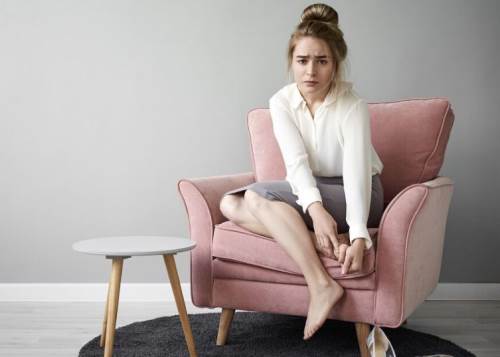 Huzursuz bacak sendromu neden olur? Belirtileri nelerdir?