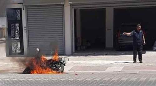 İade edemediği motosikleti böyle yaktı