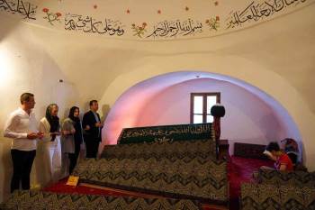 İbb Başkanı Ekrem İmamoğlu’Ndan Şeyh Edebali Ve Ertuğrul Gazi Türbelerine Ziyaret
