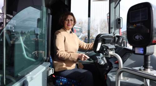 İcraat yapanlar ve bir çivi bile çakmayanlar