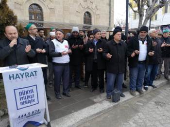 İdlib’E İnsani Yardım Malzemesi Gönderildi
