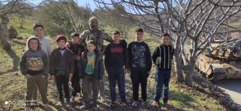 İdlip’De Rejimin Bombaladığı Köydeki Çocukların Dramı Şehidin Mesajlarında
