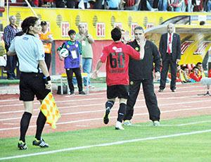 Şifre Yanaldan gol Özgürden