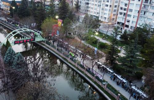 İftar yemekleri taraftarı kenetlendiriyor