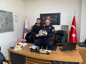 İha’Dan Emniyet Teşkilatına Çiçekli Kutlama

