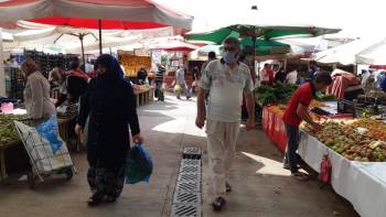 İha Ekibini Pazarcı Esnafı Bıçaklarla Karşıladı
