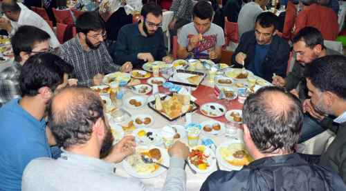 İHH'dan yetimler günü iftarı