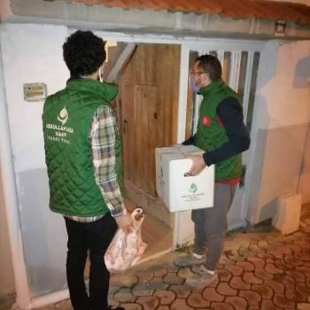 İhtiyaç Sahibi Ailelerin İçlerini Isıtıyorlar
